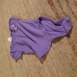 5/25 little tots size 6m onsie